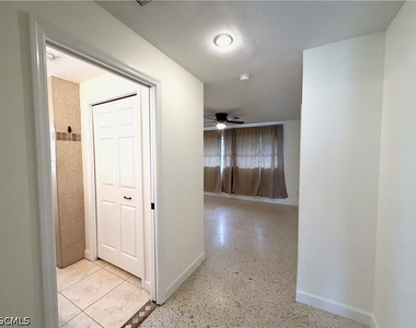 1637 S Mayfair Road - Photo Thumbnail 12