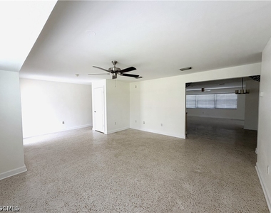 1637 S Mayfair Road - Photo Thumbnail 5