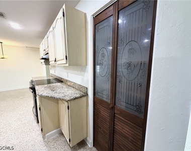 1637 S Mayfair Road - Photo Thumbnail 8