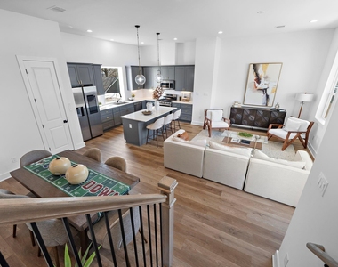 835 Elkhart Street - Photo Thumbnail 18