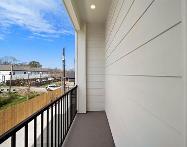 835 Elkhart Street - Photo Thumbnail 15