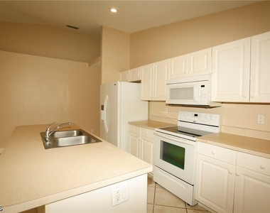 4754 Leonard Boulevard S - Photo Thumbnail 5