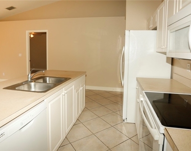 4754 Leonard Boulevard S - Photo Thumbnail 6