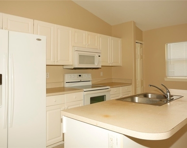 4754 Leonard Boulevard S - Photo Thumbnail 4