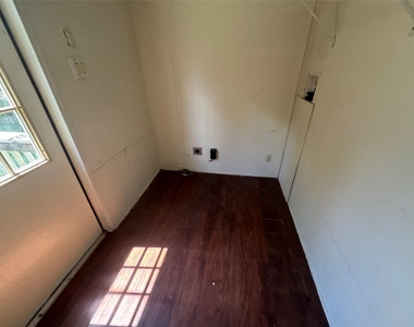 16415 Tamra Court - Photo Thumbnail 20