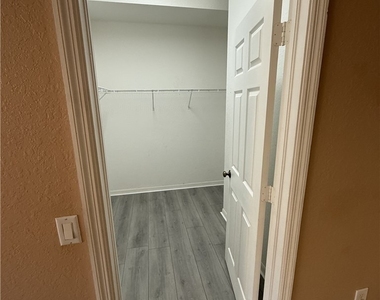 9813 Quinta Artesa Way - Photo Thumbnail 10