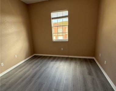 9813 Quinta Artesa Way - Photo Thumbnail 5