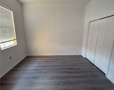 9813 Quinta Artesa Way - Photo Thumbnail 6