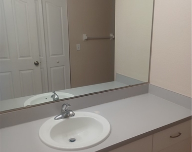 100 Sw Trafalgar Parkway - Photo Thumbnail 9