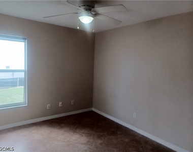 100 Sw Trafalgar Parkway - Photo Thumbnail 14