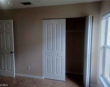 100 Sw Trafalgar Parkway - Photo Thumbnail 15