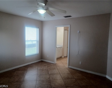 100 Sw Trafalgar Parkway - Photo Thumbnail 8