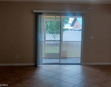 100 Sw Trafalgar Parkway - Photo Thumbnail 3