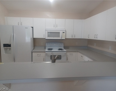 100 Sw Trafalgar Parkway - Photo Thumbnail 5