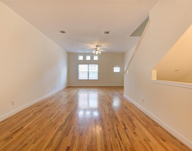 2710 Hullsmith Drive - Photo Thumbnail 15