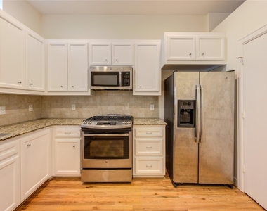 2710 Hullsmith Drive - Photo Thumbnail 13
