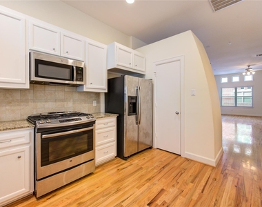 2710 Hullsmith Drive - Photo Thumbnail 8