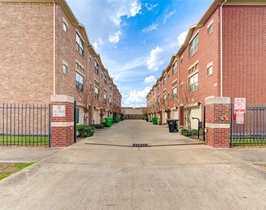 2710 Hullsmith Drive - Photo Thumbnail 37