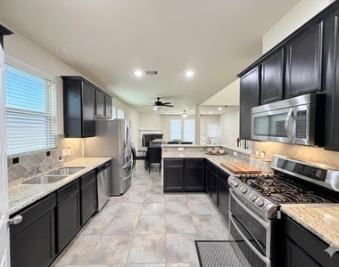 1247 S Maple Drive - Photo Thumbnail 2