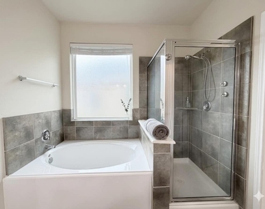 1247 S Maple Drive - Photo Thumbnail 9
