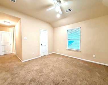 1247 S Maple Drive - Photo Thumbnail 13