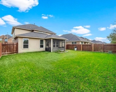 1247 S Maple Drive - Photo Thumbnail 17