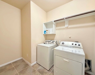 1247 S Maple Drive - Photo Thumbnail 16