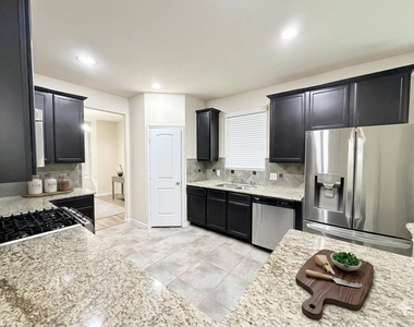 1247 S Maple Drive - Photo Thumbnail 3