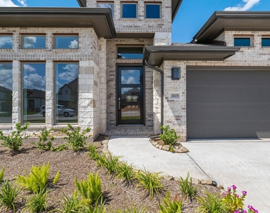 30039 Gold Finch Place - Photo Thumbnail 2
