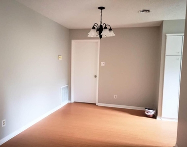 5527 Darnell Street - Photo Thumbnail 6