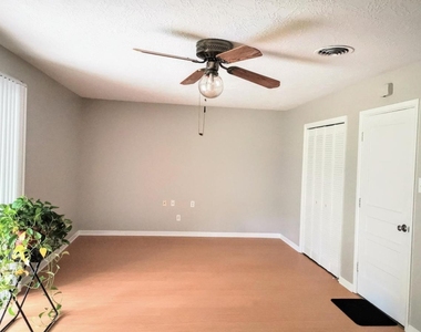 5527 Darnell Street - Photo Thumbnail 9