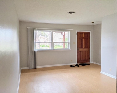 5527 Darnell Street - Photo Thumbnail 4