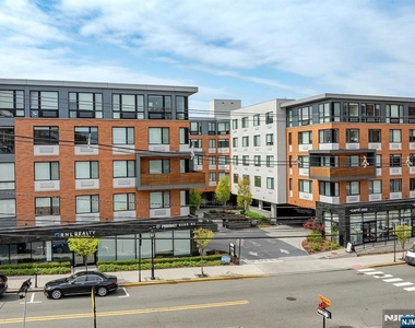 470 Main - Photo Thumbnail 3