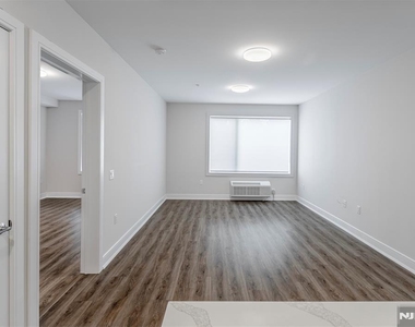 470 Main - Photo Thumbnail 8