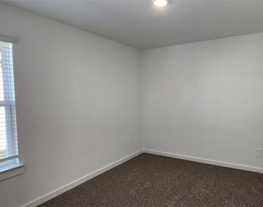 4031 Pierce Place Lane - Photo Thumbnail 12