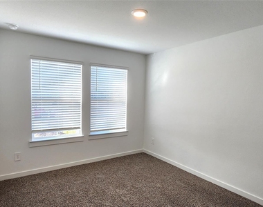 4031 Pierce Place Lane - Photo Thumbnail 16
