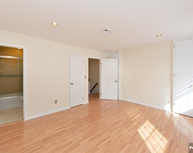 140 Bellair - Photo Thumbnail 15
