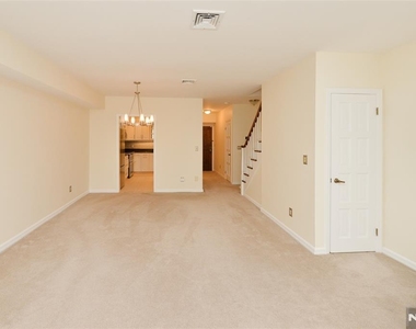 140 Bellair - Photo Thumbnail 9