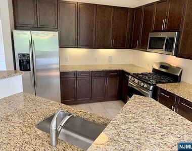 3325 Riverview - Photo Thumbnail 4
