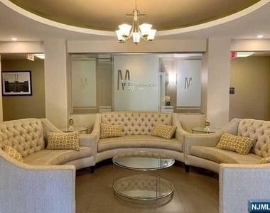 3325 Riverview - Photo Thumbnail 2