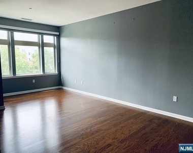 3325 Riverview - Photo Thumbnail 8