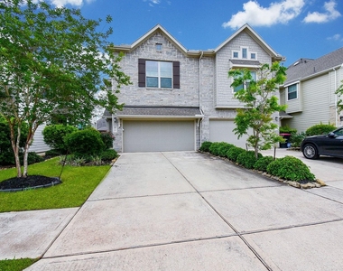 8726 Laurel Crest Drive - Photo Thumbnail 18