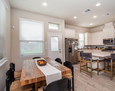 8726 Laurel Crest Drive - Photo Thumbnail 5