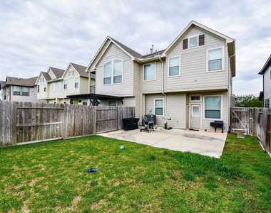 8726 Laurel Crest Drive - Photo Thumbnail 17