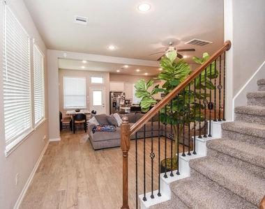 8726 Laurel Crest Drive - Photo Thumbnail 1