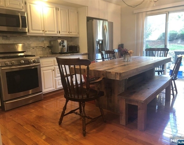 82 Meadowview - Photo Thumbnail 5