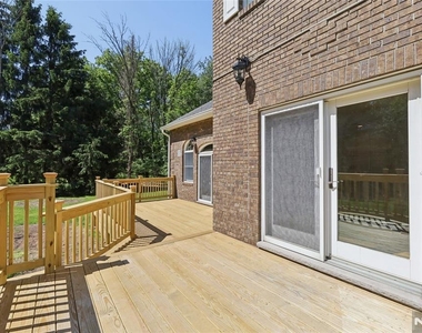 2 W Gate - Photo Thumbnail 11