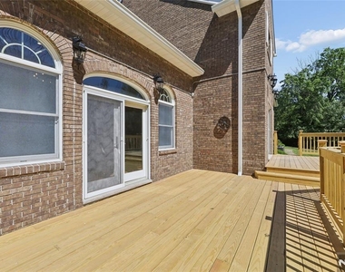 2 W Gate - Photo Thumbnail 10