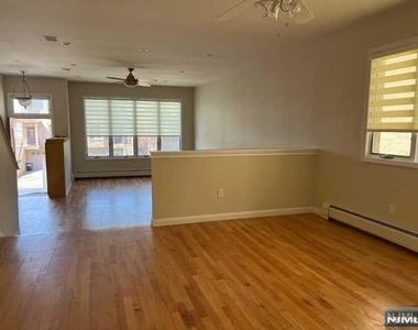 520 Glen - Photo Thumbnail 2