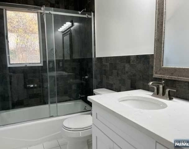 520 Glen - Photo Thumbnail 12